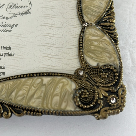 Sheffield Home The Vintage Collection Austrian Crystals 5”x 3.5” Photo Frame - Picture 4 of 12